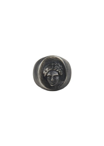 La Vidente Signet Ring