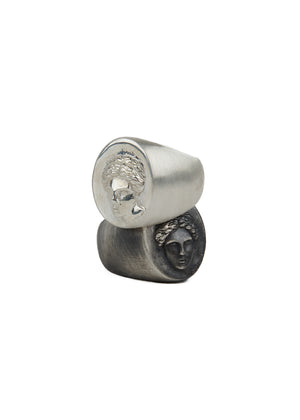 La Vidente Signet Ring